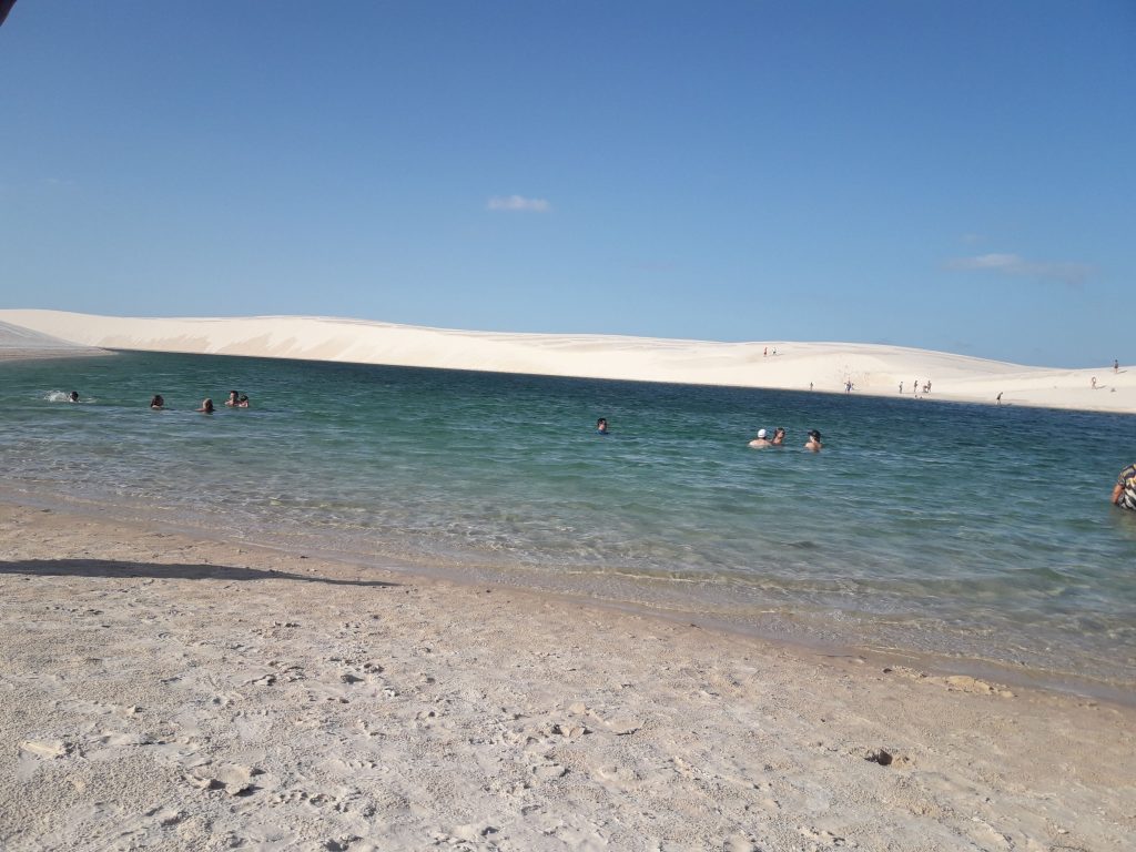 Agua cristalina en los Lençóis Maranhenses