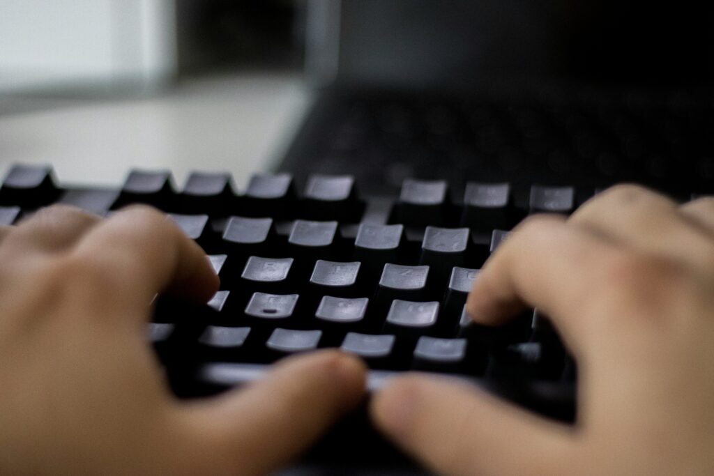 Búsqueda de partidas de nacimiento en CABA desde una computadora