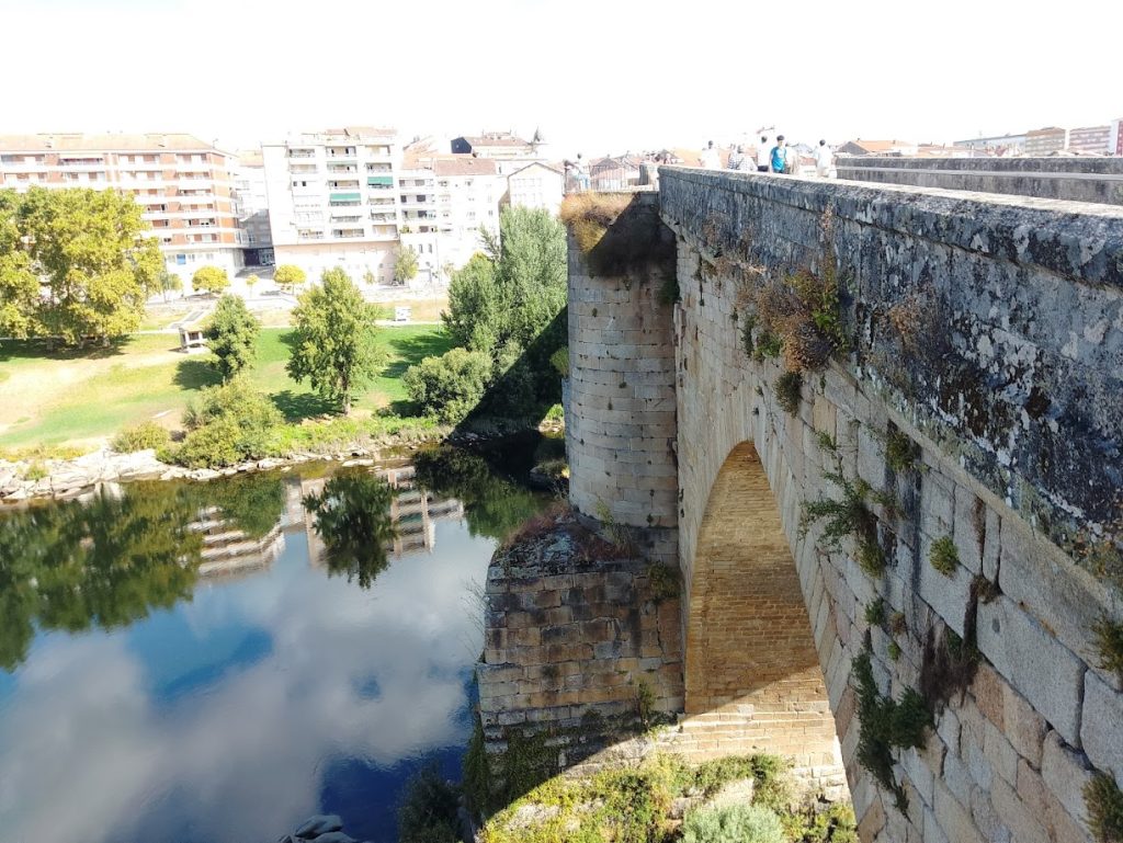 El puente y el rio Miño en Ourense