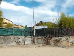 Entrada a los vestuaros en las termas de Chavasqueira- Ourense