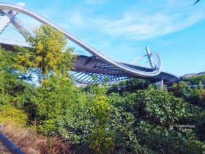 Vista del Puente del Milenio desde abajo del Paseo del Miño