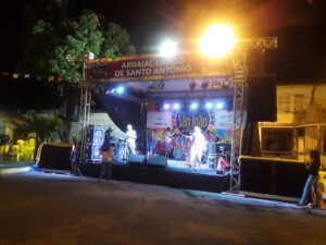 Escenario de las Festas de São João durante las celebraciones juninas en São Luís do Maranhão