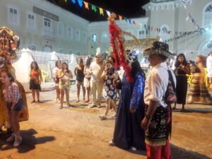 Celebración callejera del Bumba Meu Boi durante las Festas de São João en el centro histórico de São Luís do Maranhão