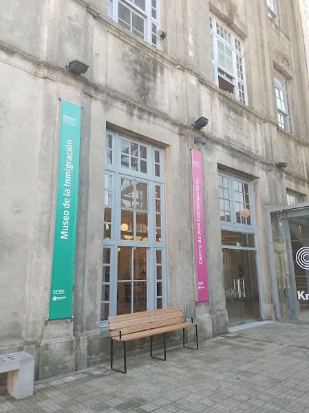 Puerta de entrada al Museo de la Inmigración en el antiguo Hotel de Inmigrantes de Buenos Aires, donde actualmente se realizan consultas y visitas guiadas