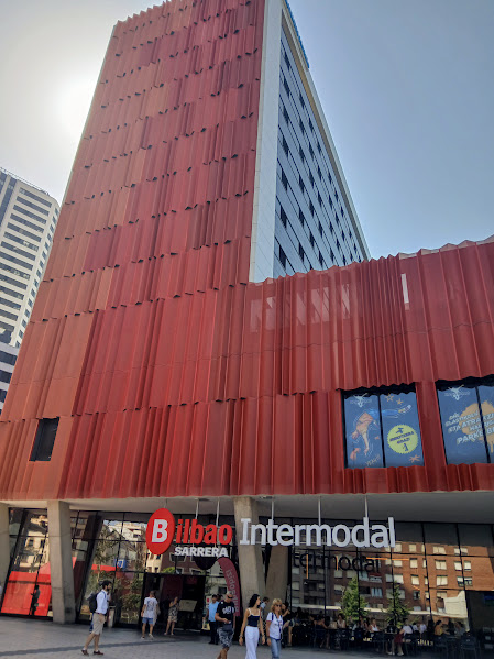 Estacion de trenes, subtes y micros en Bilbao- Pais Vasco