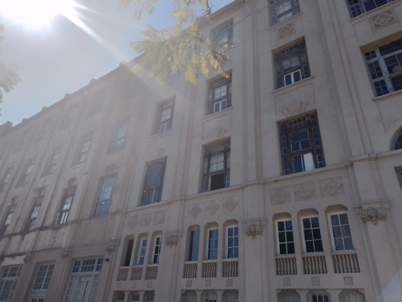 Vista exterior del antiguo Hotel de Inmigrantes en Buenos Aires, edificio histórico donde eran recibidos los inmigrantes que llegaban al país