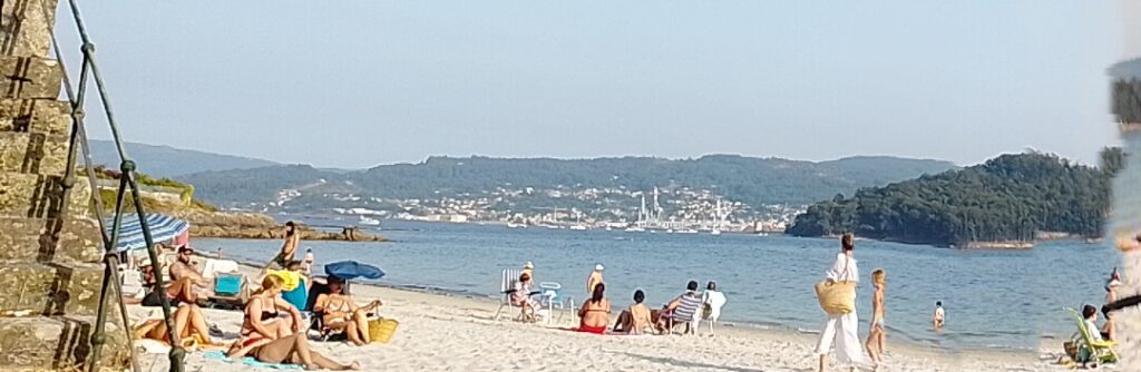 Vista panorámica de la playa de Ouriceiras, en la zona de Chancelas, Galicia