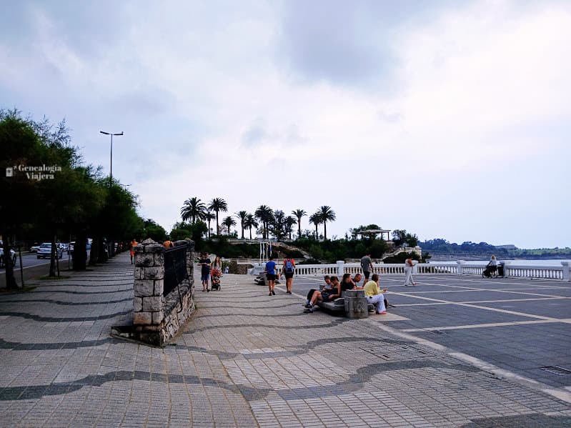 Dia nubledo en la playa en Santander