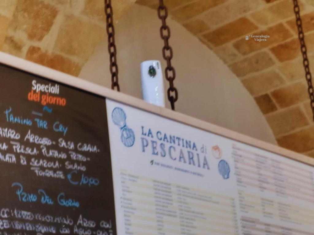Cartel de Cantina da Pescaria en Polignano a Mare, restaurante donde almorcé durante mi visita a Puglia