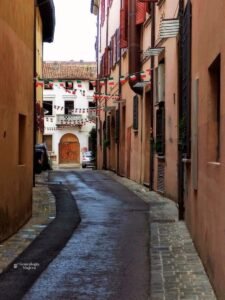 Calle típica del centro histórico de Rimini