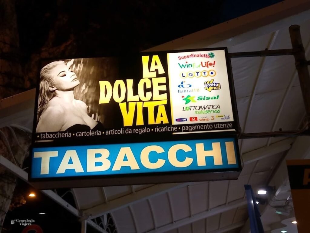 Cartel del Tabacchi La Dolce Vita en Rimini, con una imagen de Anita Ekberg